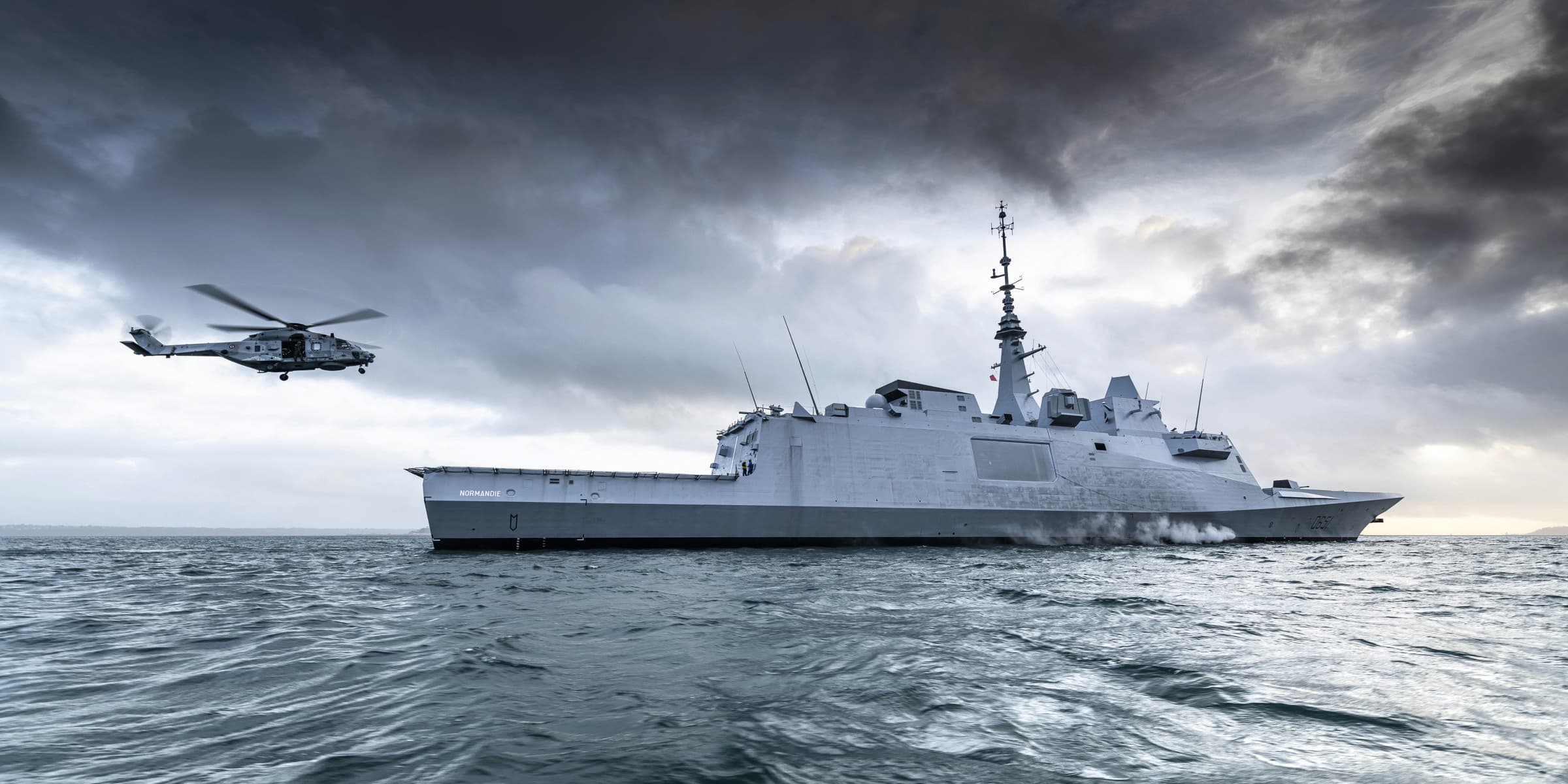 Porte-avions au ras de l'eau